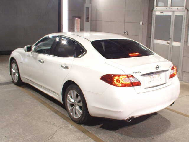 NISSAN FUGA 2010