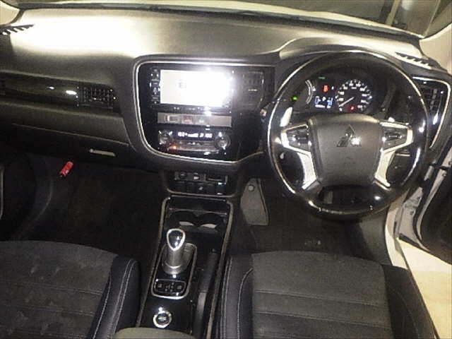 MITSUBISHI OUTLANDER PHEV 2016