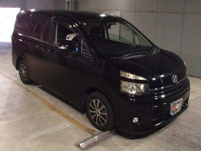 TOYOTA VOXY 2011