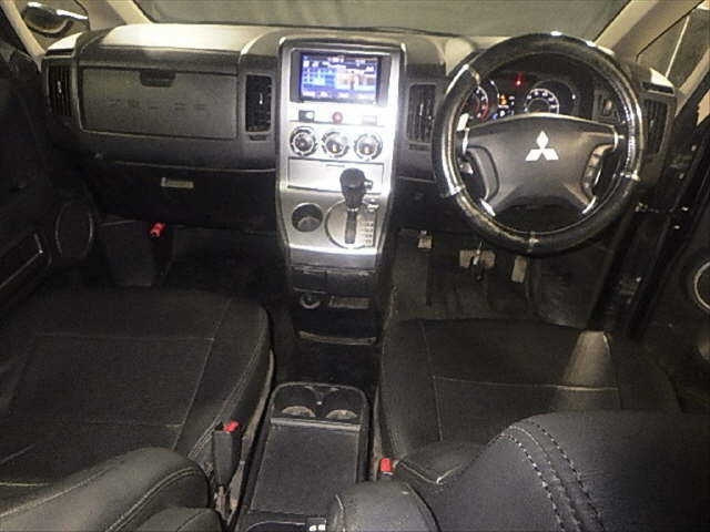 MITSUBISHI DELICA D5 2012