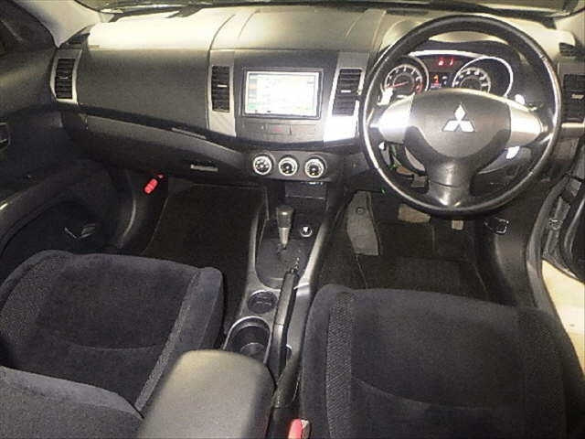 MITSUBISHI OUTLANDER 2010
