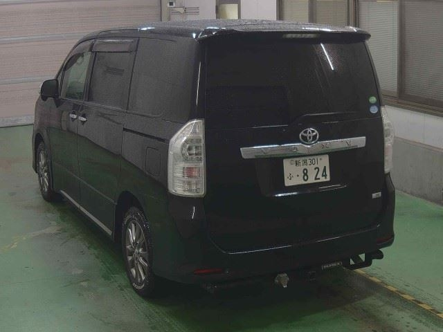 TOYOTA VOXY 2012