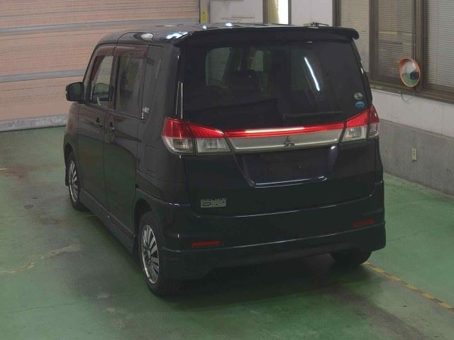 MITSUBISHI DELICA D2 2011