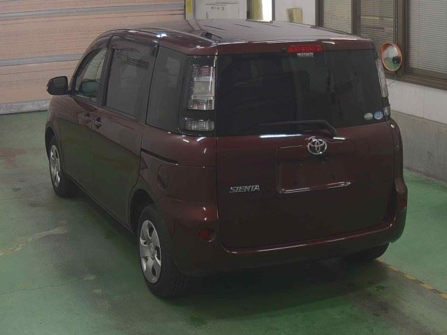 TOYOTA SIENTA 2011