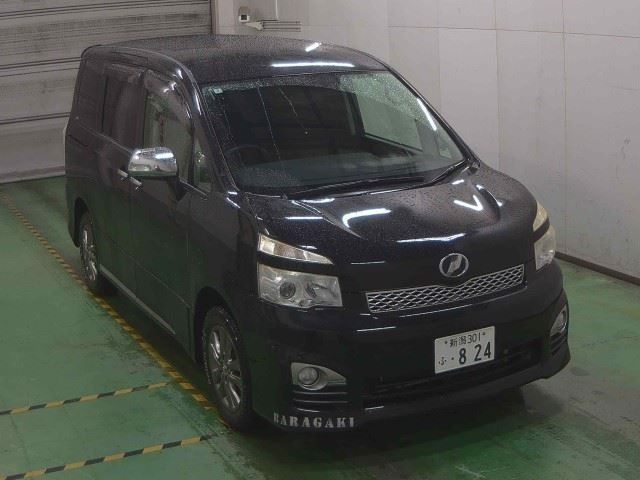 TOYOTA VOXY 2012