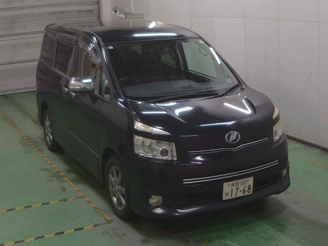 TOYOTA VOXY 2009