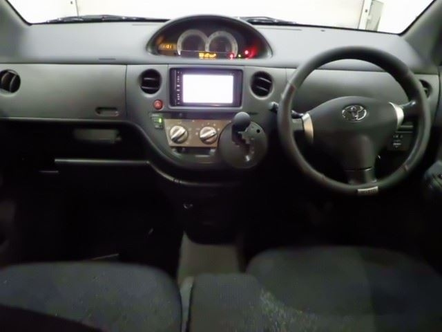 TOYOTA SIENTA 2011
