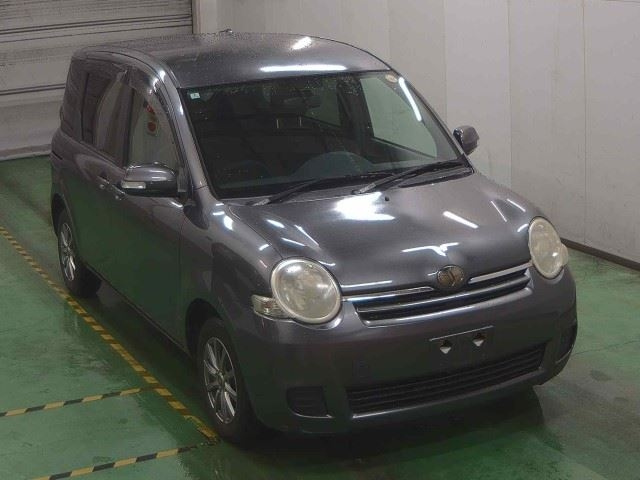 TOYOTA SIENTA 2010