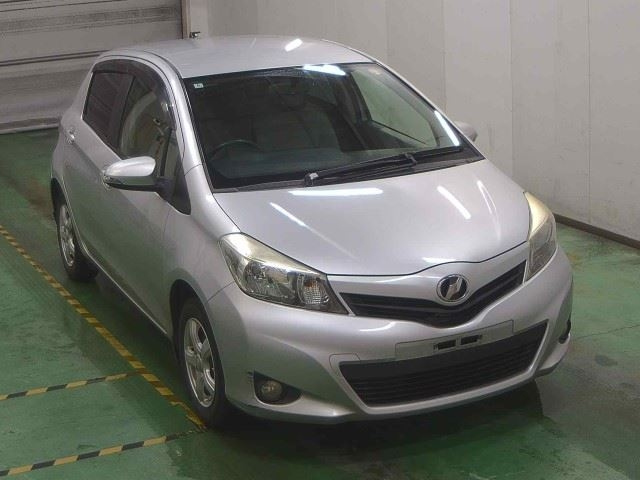TOYOTA VITZ 2012
