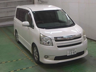 TOYOTA NOAH 2008