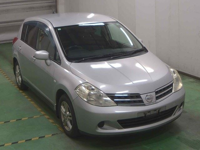 NISSAN TIIDA 2010