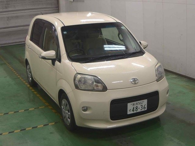 TOYOTA PORTE 2013