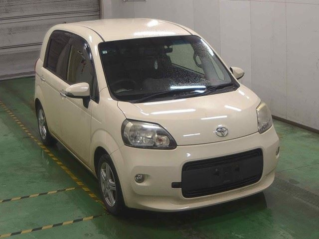 TOYOTA PORTE 2012