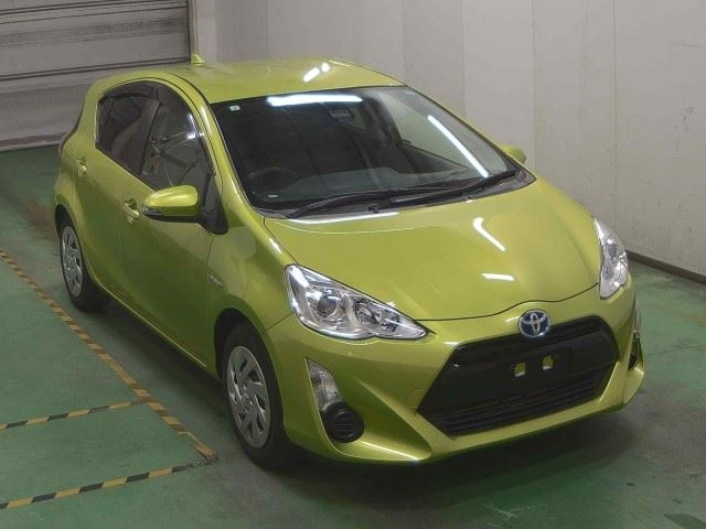 TOYOTA AQUA 2017