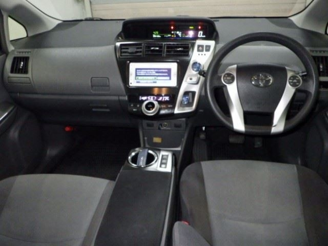 TOYOTA PRIUS ALPHA 2014