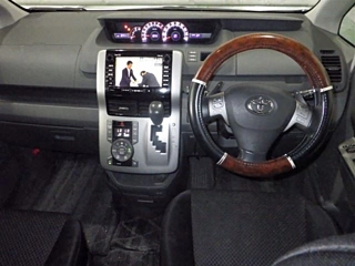 TOYOTA NOAH 2008