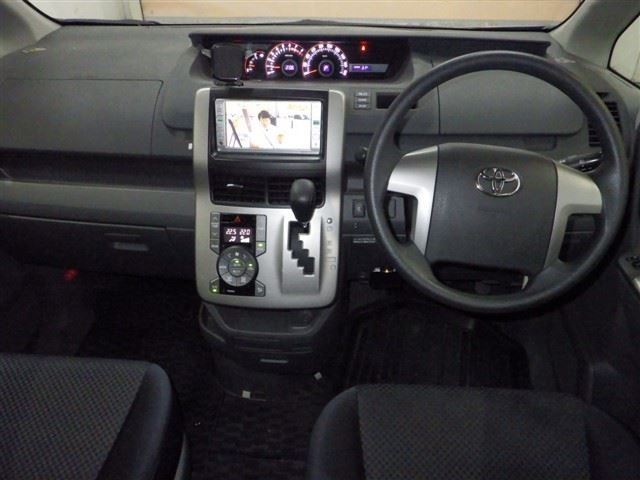 TOYOTA NOAH 2008