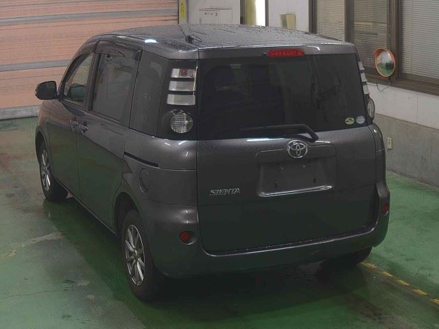 TOYOTA SIENTA 2010