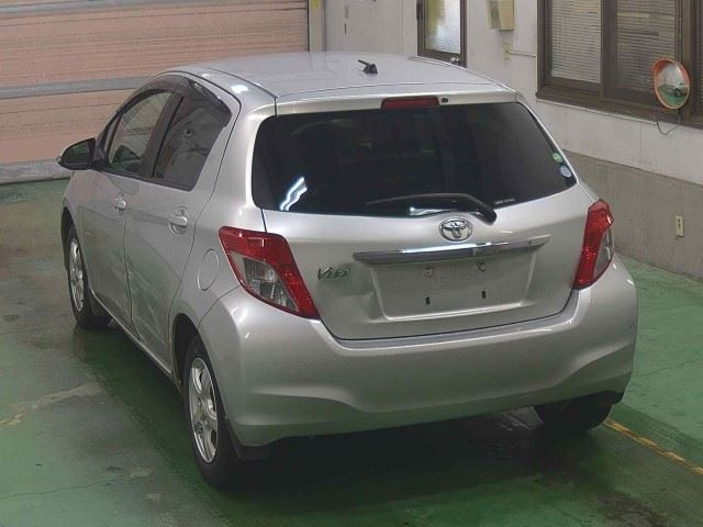 TOYOTA VITZ 2012