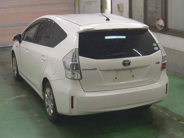 TOYOTA PRIUS ALPHA 2014