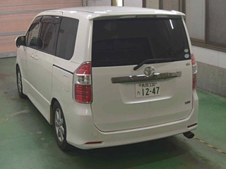 TOYOTA NOAH 2008
