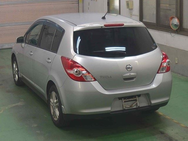 NISSAN TIIDA 2010