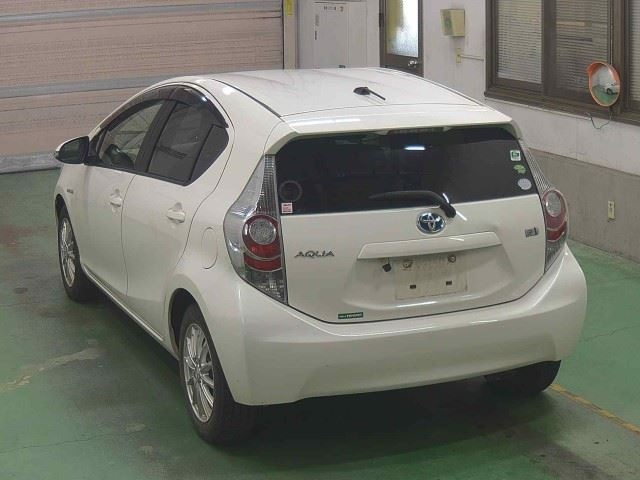 TOYOTA AQUA 2012