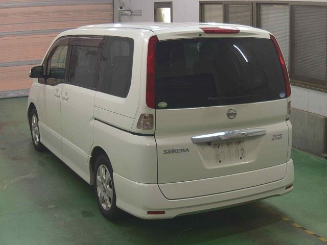 NISSAN SERENA 2010