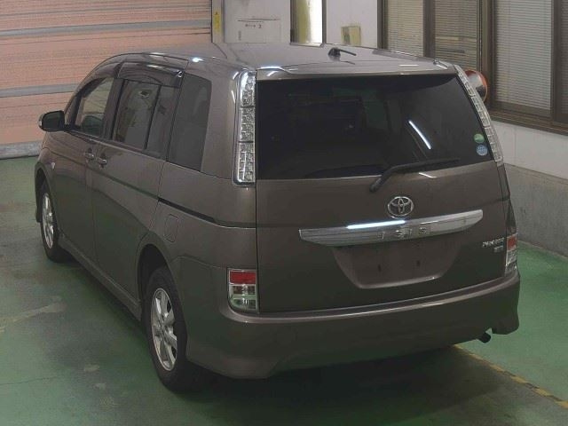 TOYOTA ISIS 2013