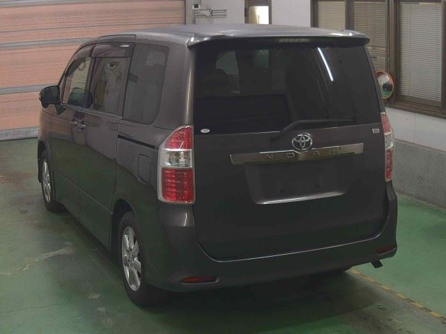 TOYOTA NOAH 2008