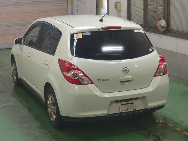 NISSAN TIIDA 2010