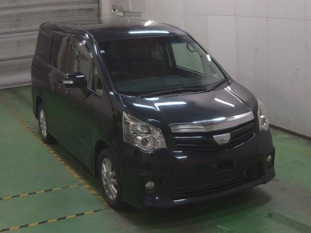 TOYOTA NOAH 2012