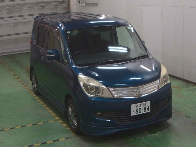 MITSUBISHI DELICA D2 2011