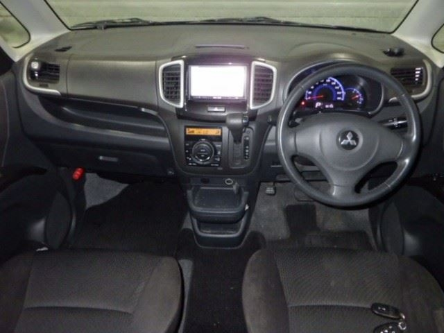 MITSUBISHI DELICA D2 2011