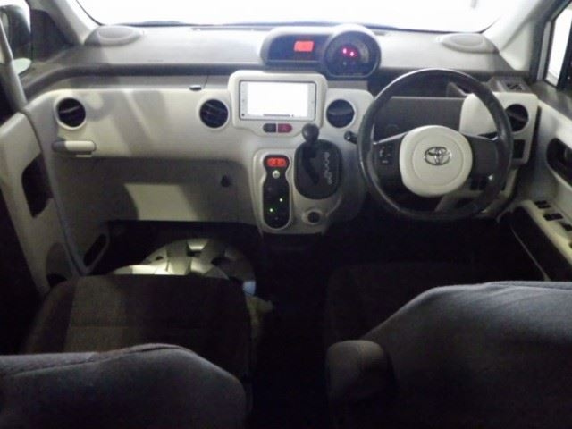 TOYOTA PORTE 2012