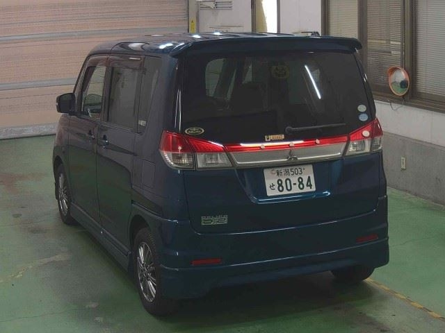 MITSUBISHI DELICA D2 2011