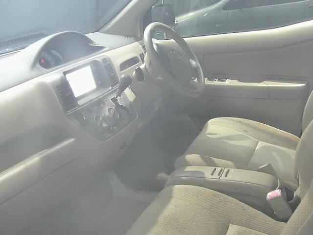 TOYOTA RAUM 2009