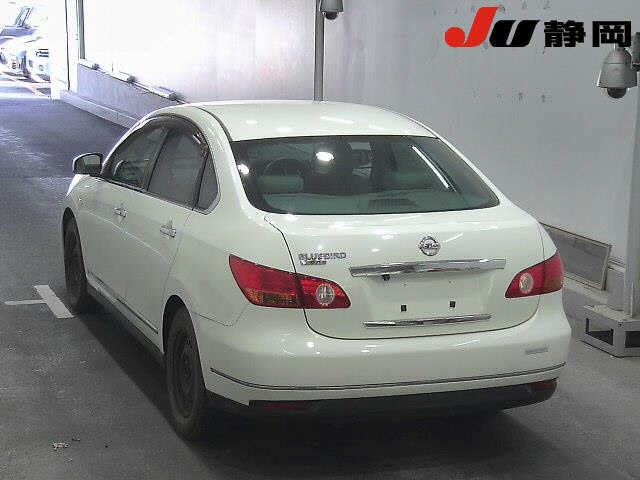 NISSAN SYLPHY 2011
