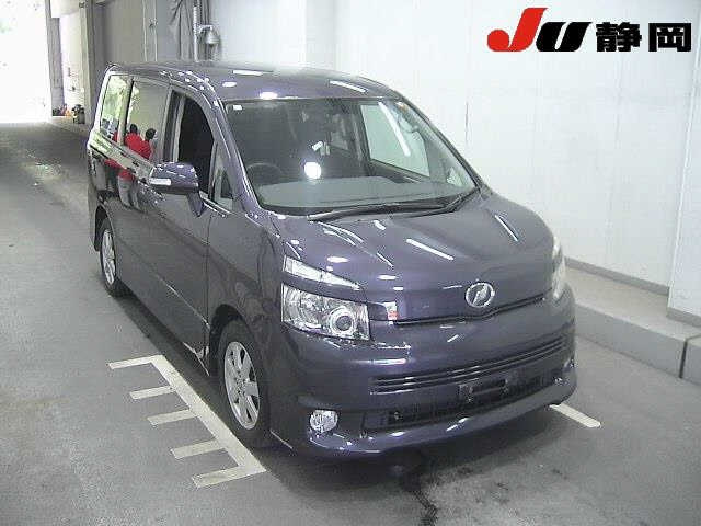 TOYOTA VOXY 2009