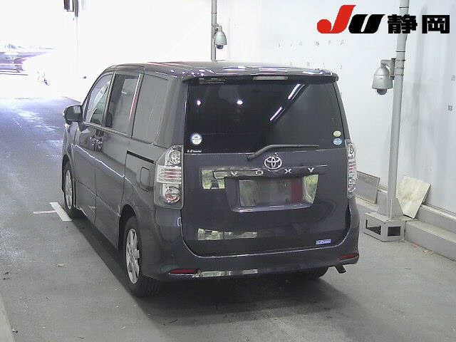 TOYOTA VOXY 2009