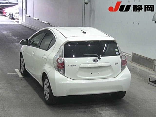TOYOTA AQUA 2013