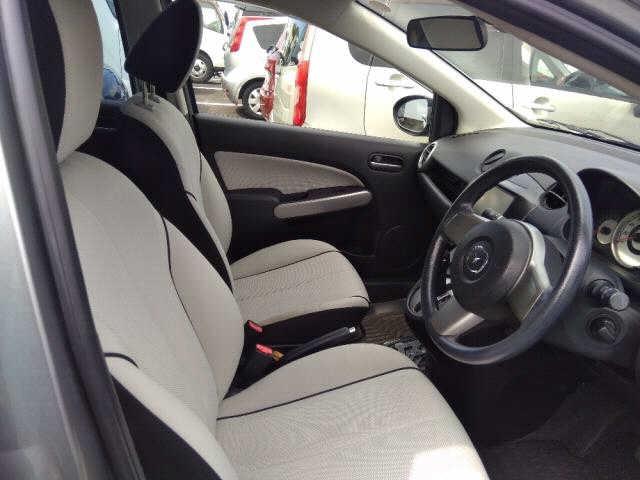 MAZDA DEMIO 2010