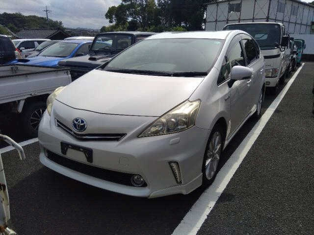 TOYOTA PRIUS ALPHA 2013