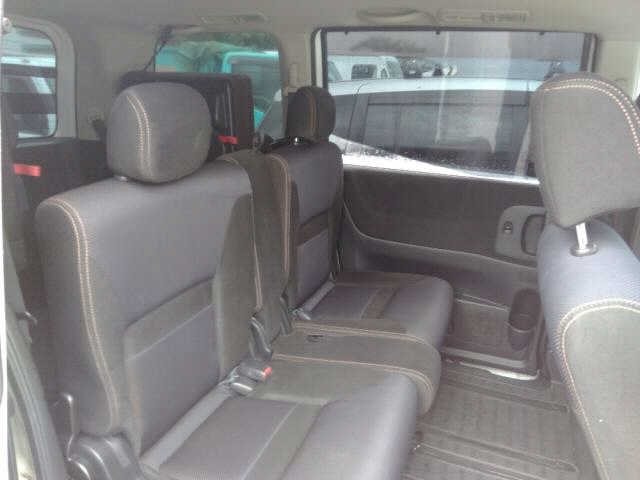 NISSAN SERENA 2009