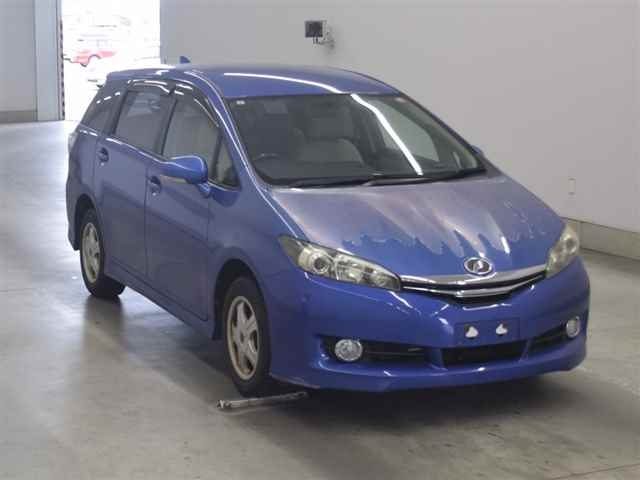 TOYOTA WISH 2013