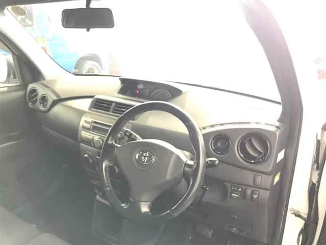 TOYOTA BB 2011