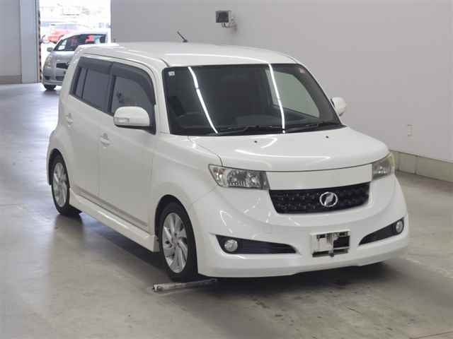 TOYOTA BB 2011