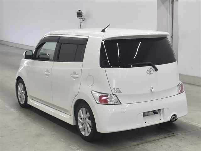 TOYOTA BB 2011