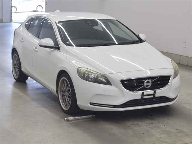 VOLVO V40 2015