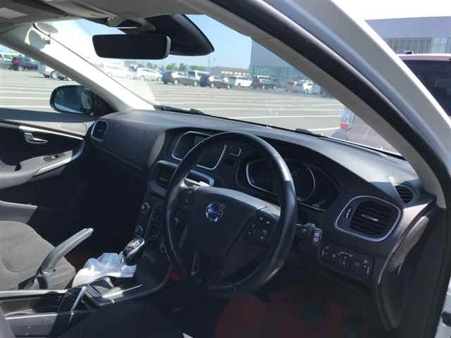 VOLVO V40 2015